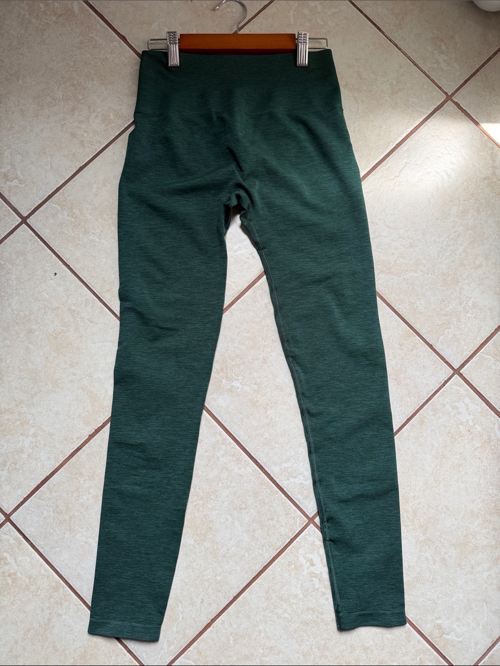 Amplify leggings color pine green